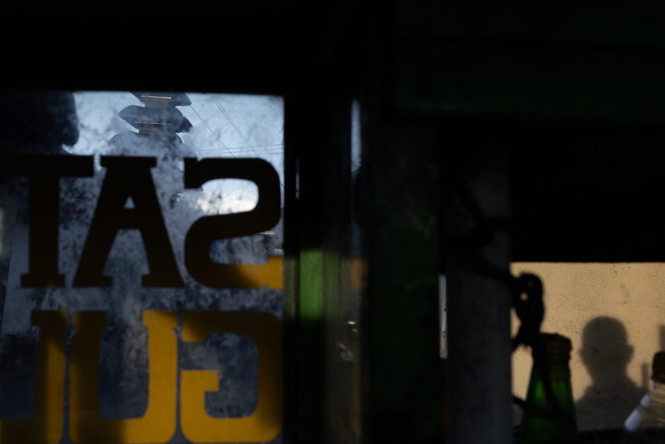 Yellow letters in near-darkness on the cart glass.